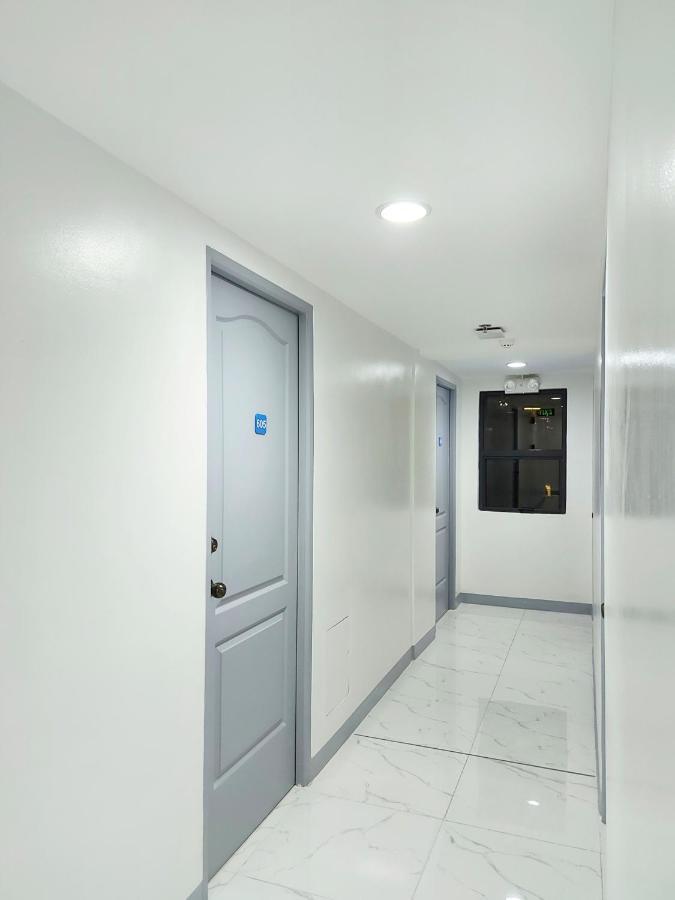 Airobedz Makati - A Value Hotel Манила Экстерьер фото