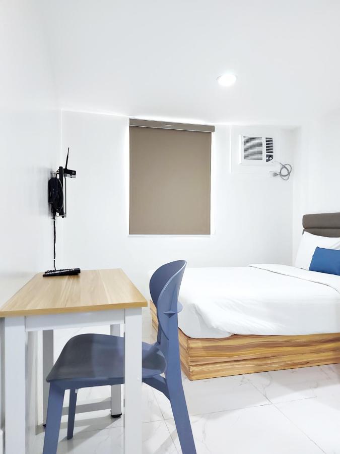 Airobedz Makati - A Value Hotel Манила Экстерьер фото