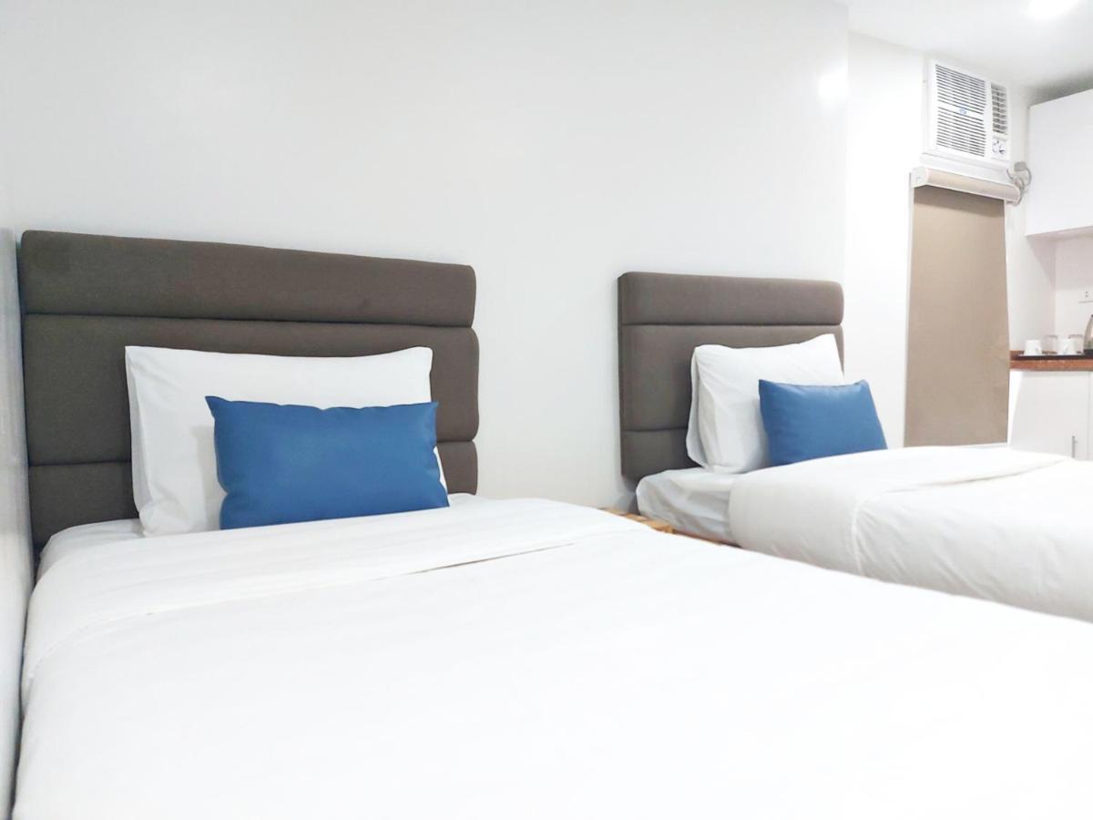 Airobedz Makati - A Value Hotel Манила Экстерьер фото