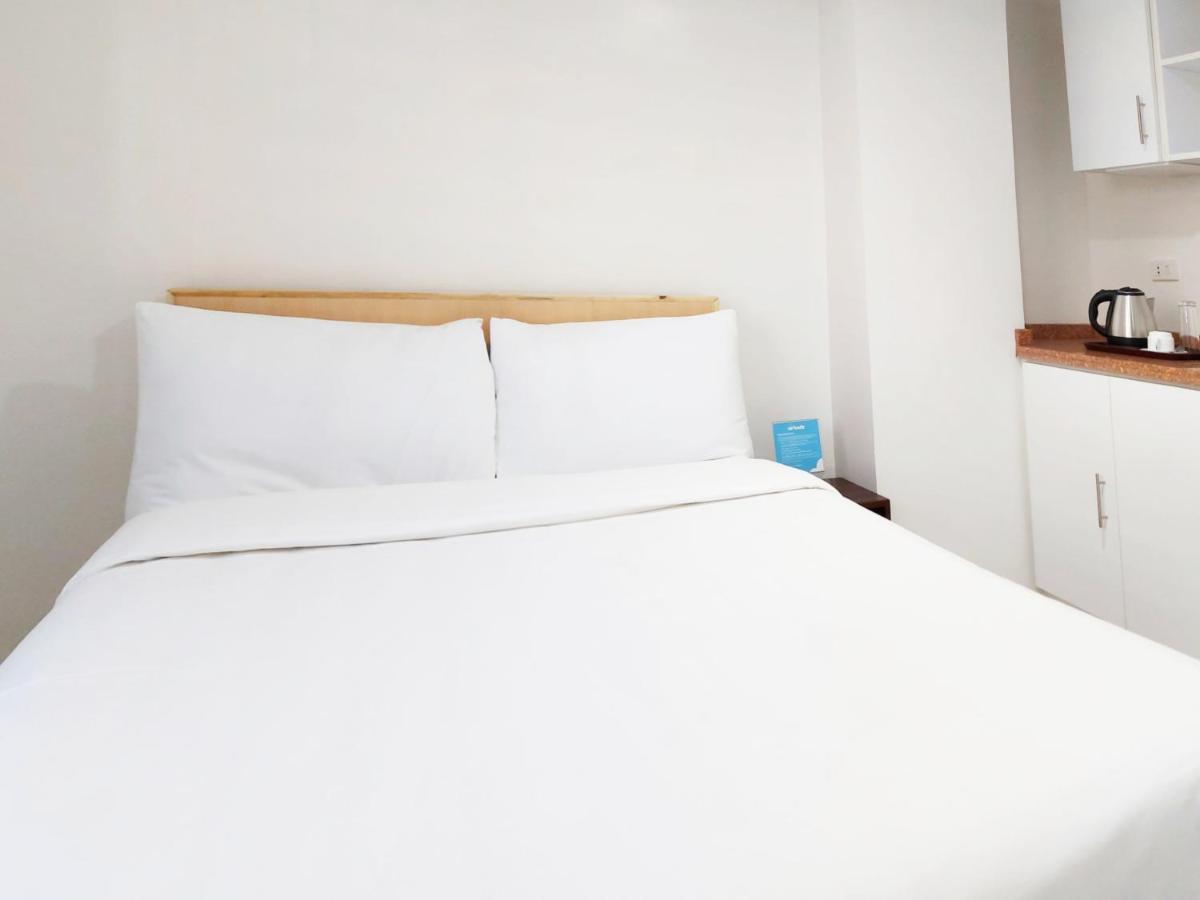 Airobedz Makati - A Value Hotel Манила Экстерьер фото