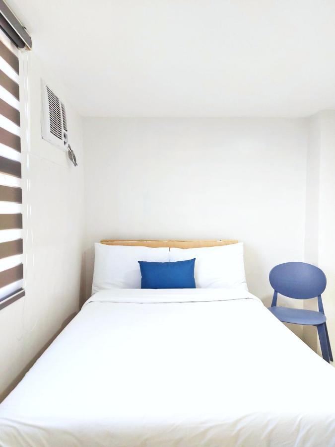 Airobedz Makati - A Value Hotel Манила Экстерьер фото