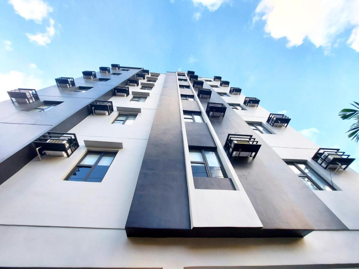 Airobedz Makati - A Value Hotel Манила Экстерьер фото
